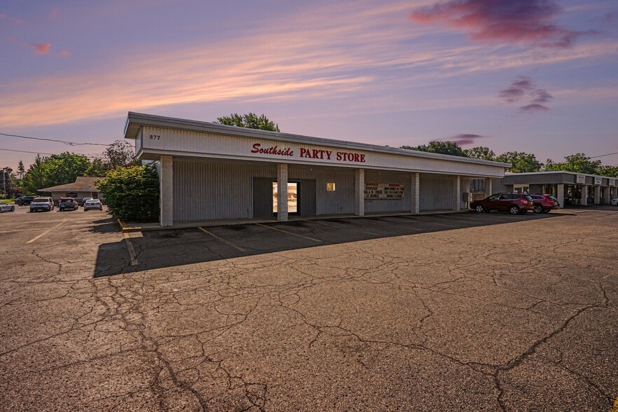 877 Washington Ave, Holland, MI for sale - Building Photo - Image 1 of 7