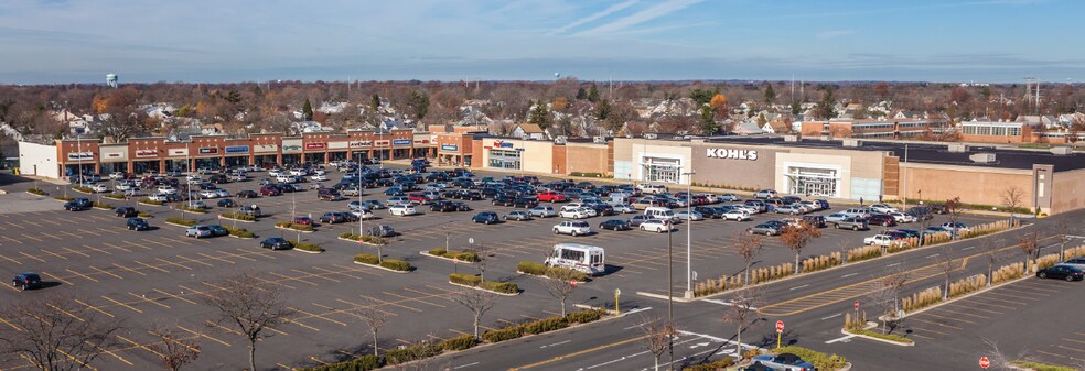3509-3567 Hempstead Tpke, Levittown, NY à louer - Photo du bâtiment - Image 1 de 4