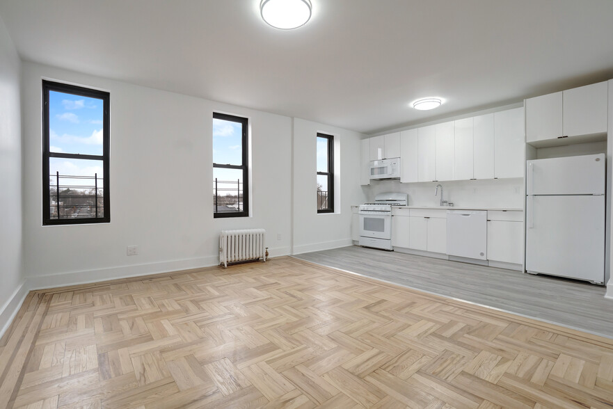 3906 Avenue K, Brooklyn, NY for sale - Interior Photo - Image 2 of 13