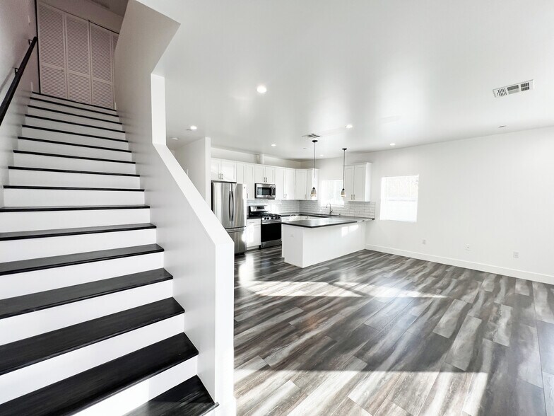 6732 Irvine Ave, North Hollywood, CA à vendre - Photo du bâtiment - Image 3 de 45