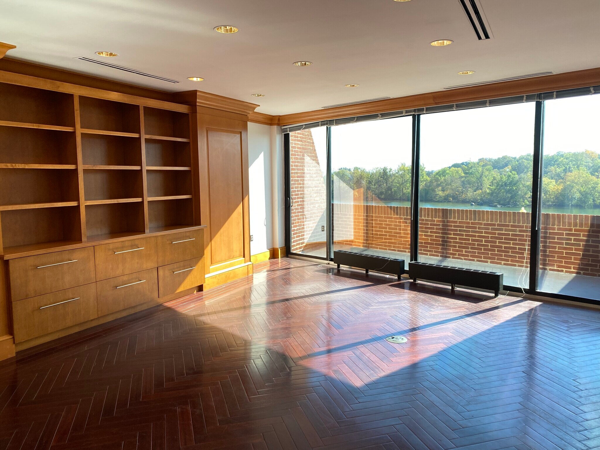 1000-1010 Wisconsin Ave NW, Washington, DC for lease Interior Photo- Image 1 of 7