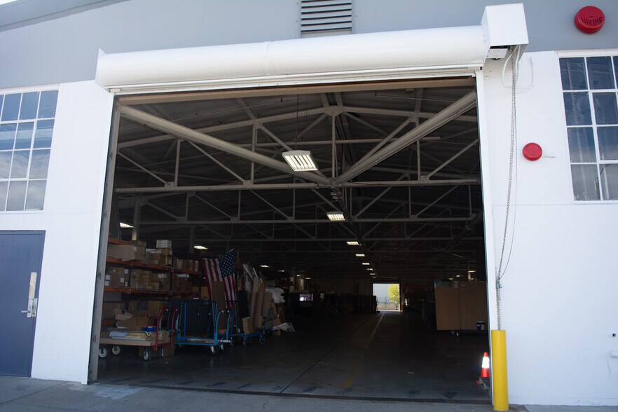 5027 Roberts Ave, Mcclellan, CA à louer - Photo du bâtiment - Image 3 de 10