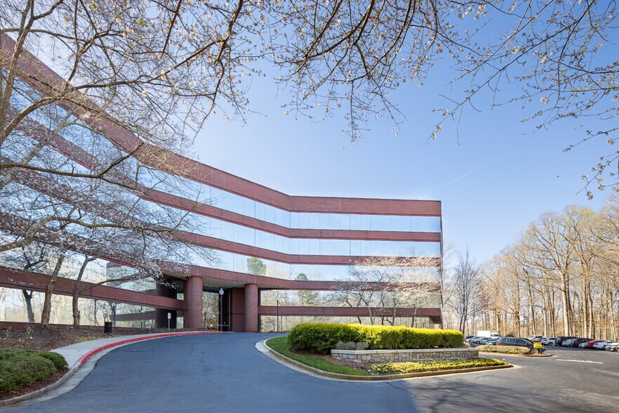 3295 River Exchange Dr, Peachtree Corners, GA for lease - Building Photo - Image 3 of 18