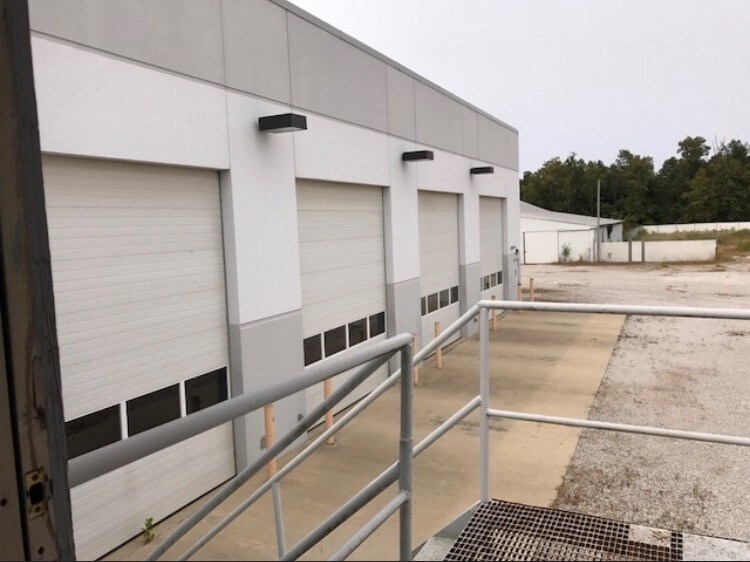 1116 W County Road 450 N, Brazil, IN à louer - Photo du bâtiment - Image 3 de 120