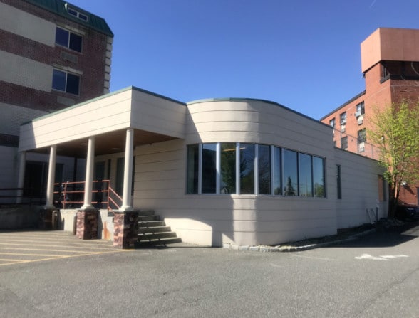 820 Front St, Hempstead, NY for lease - Building Photo - Image 2 of 4