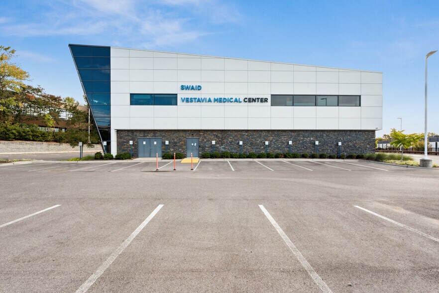 1021 Montgomery Hwy, Vestavia Hills, AL à louer - Photo du bâtiment - Image 2 de 7