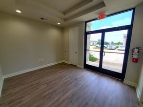 3129 Kingsley Dr, Pearland, TX for lease Interior Photo- Image 1 of 11