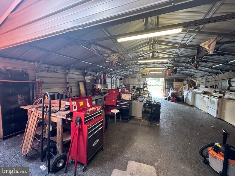 8244 Cumberland rd, Springfield, WV à vendre - Photo du bâtiment - Image 2 de 20