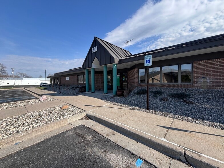 501 E Cummins St, Tecumseh, MI for sale - Building Photo - Image 1 of 1