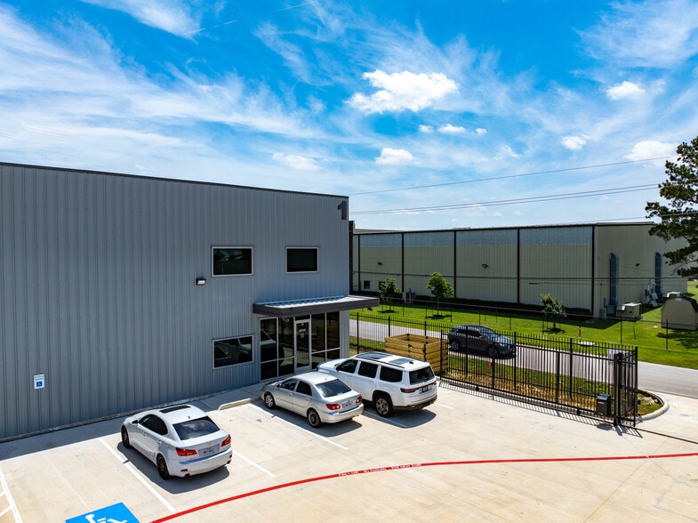 6702 Theall Rd, Houston, TX for lease - Building Photo - Image 3 of 15