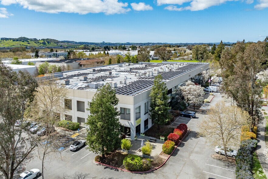 3925 Cypress Dr, Petaluma, CA à louer - Photo du bâtiment - Image 3 de 7
