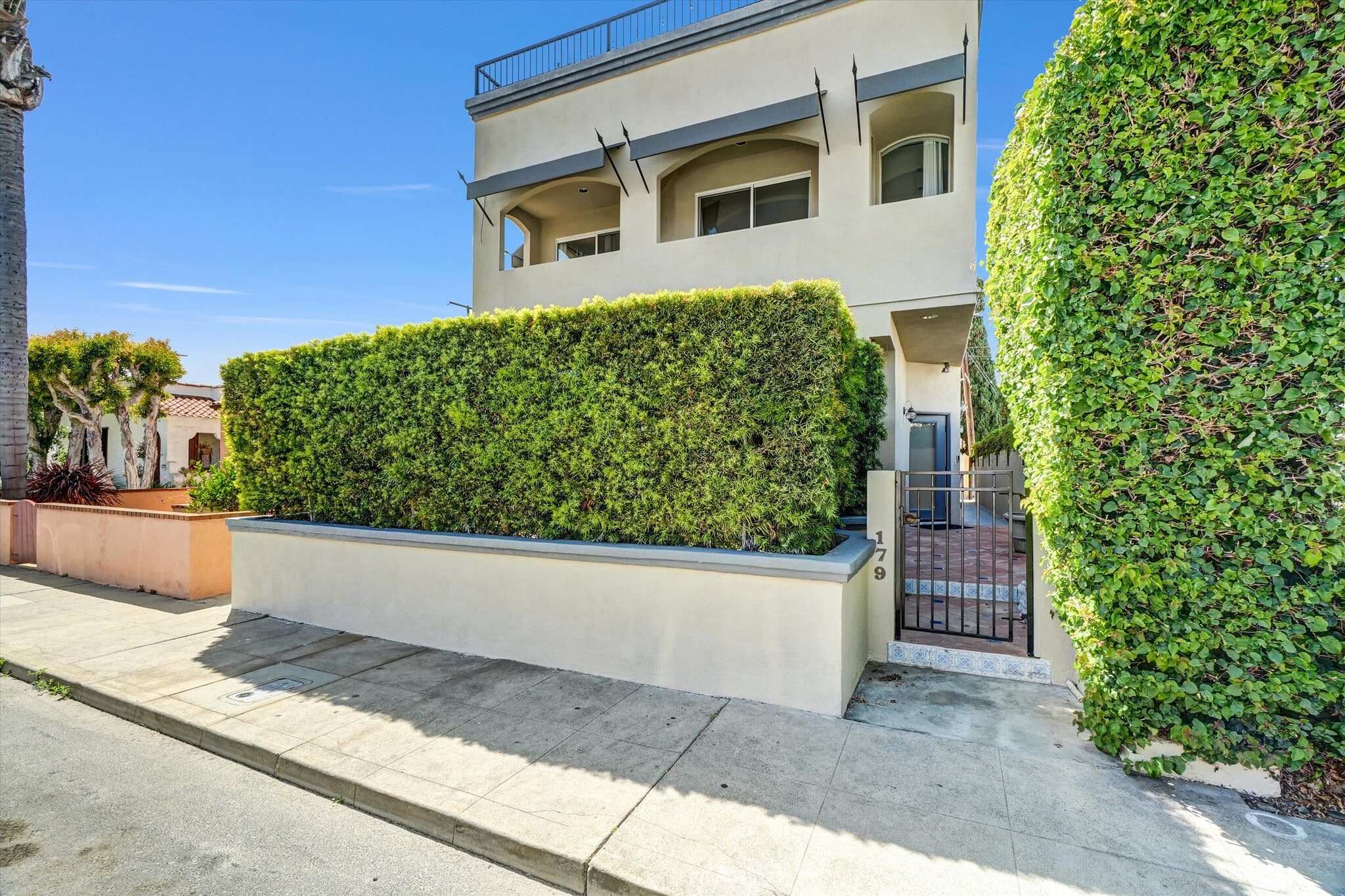 179 Pomona Ave, Long Beach, CA for sale Primary Photo- Image 1 of 40