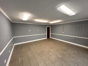 5000 W Elm St, McHenry, IL à louer Photo intérieure- Image 2 de 3