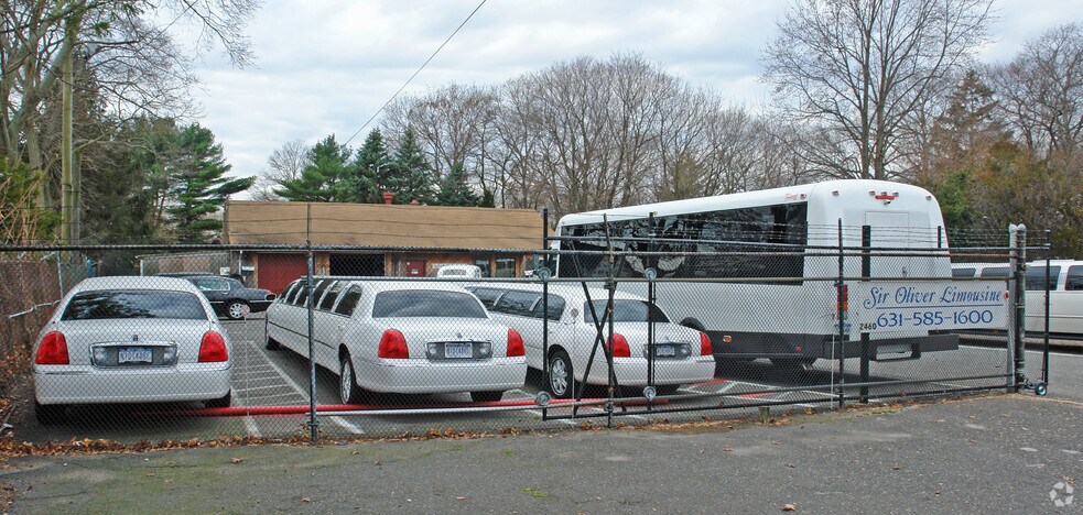 2460 Ocean Ave, Ronkonkoma, NY à vendre - Photo du bâtiment - Image 2 de 2