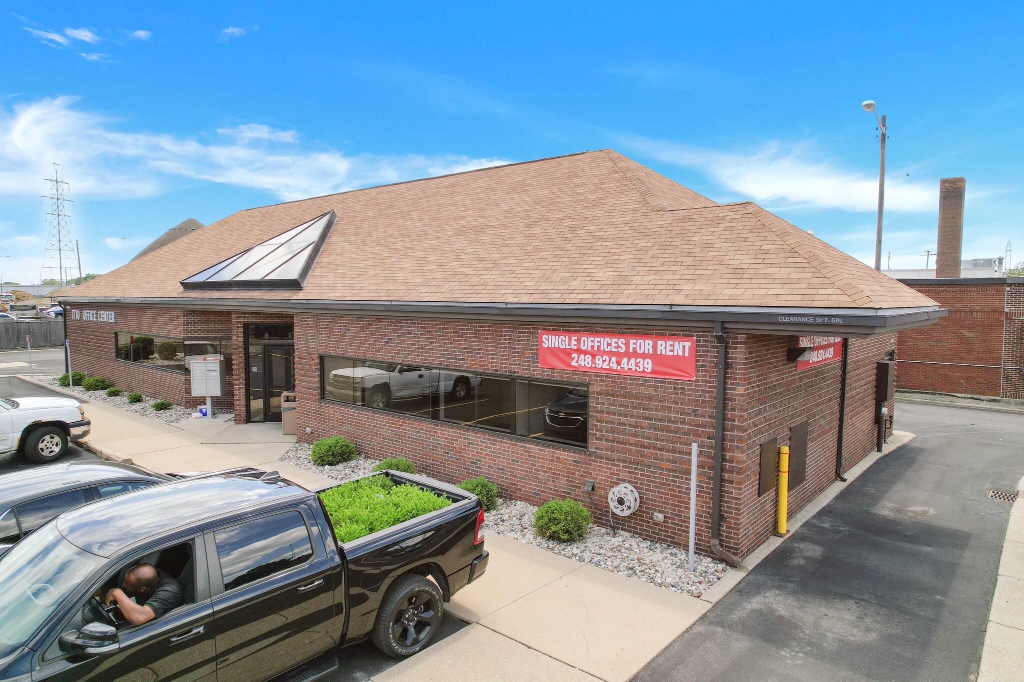 1710 E 12 Mile Rd, Royal Oak, MI à louer Photo intérieure- Image 1 de 23