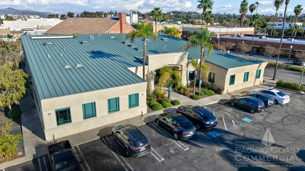 220 W Grand Ave, Escondido, CA à vendre - Photo du bâtiment - Image 3 de 11