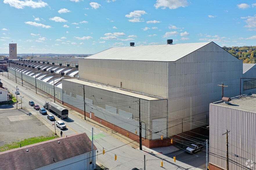 469 N Sharpsville Ave, Sharon, PA à louer - Photo principale - Image 1 de 31