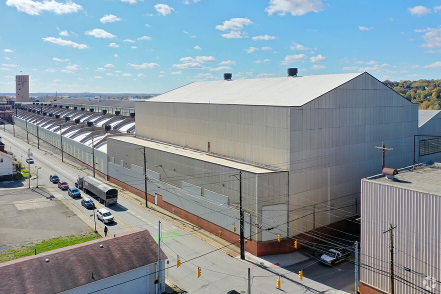 469 N Sharpsville Ave, Sharon, PA for lease - Primary Photo - Image 1 of 31