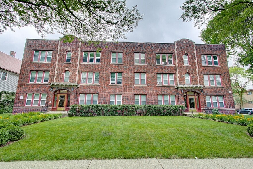 3313-3319 W Wells St, Milwaukee, WI for sale - Building Photo - Image 2 of 23