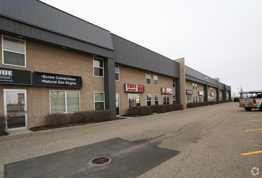 7421 Edgar Industrial Dr, Red Deer, AB à louer - Photo du bâtiment - Image 2 de 14