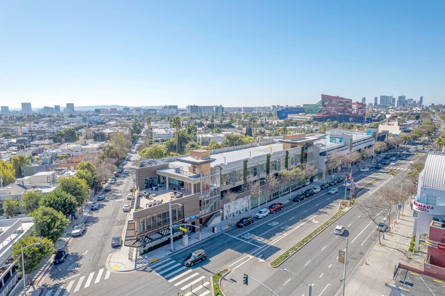 8550-8594 Santa Monica Blvd, West Hollywood, CA à louer - Photo du bâtiment - Image 2 de 9