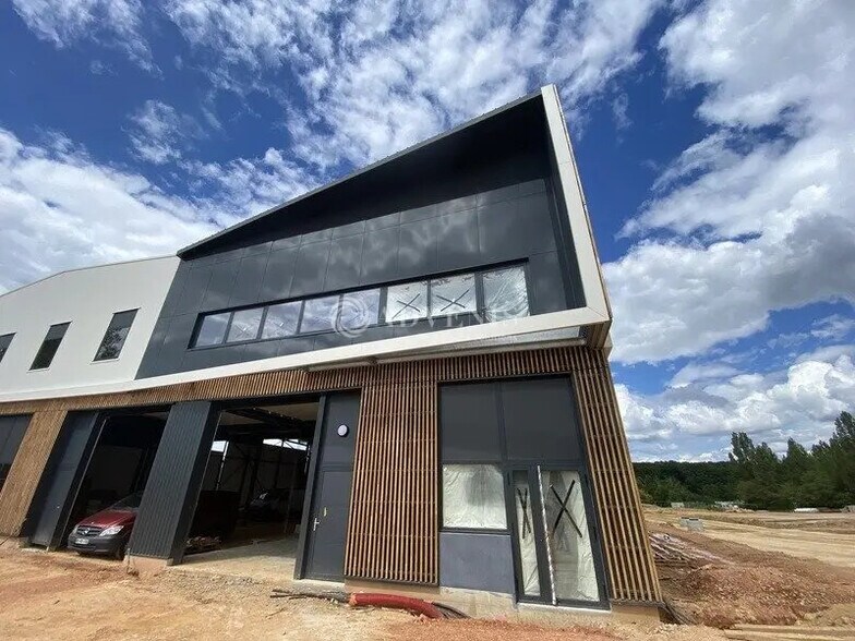 Flex in Plaisir for sale - Building Photo - Image 1 of 5