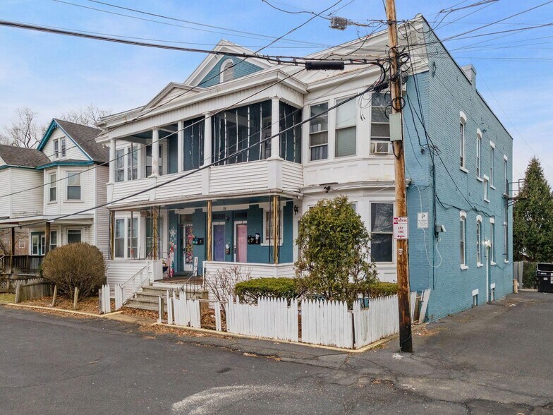 19 Idlewild Park, Watervliet, NY à vendre - Photo du bâtiment - Image 2 de 12