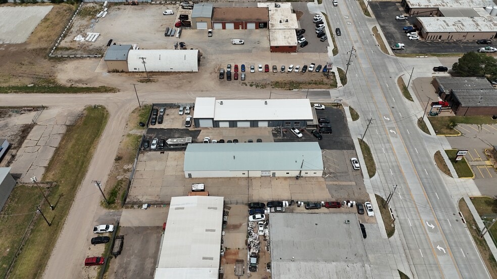 1665 S West St, Wichita, KS for lease - Building Photo - Image 2 of 11