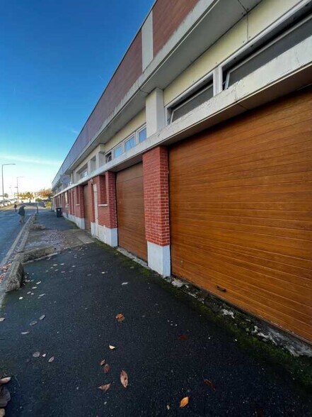 Local d'activités dans Meaux à vendre - Photo du bâtiment - Image 2 de 12