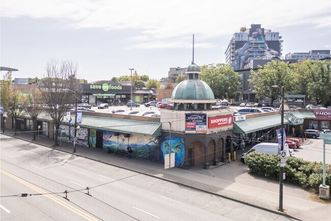 Plus de détails pour 370 E Broadway, Vancouver, BC - Commerce de détail à louer