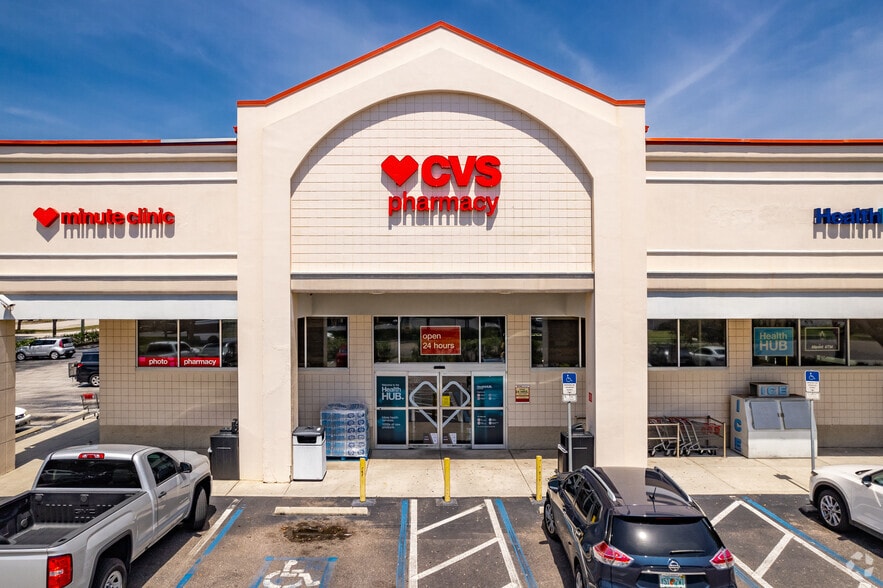 7751-8299 Martin Luther King Jr St N, Saint Petersburg, FL for lease - Building Photo - Image 2 of 5