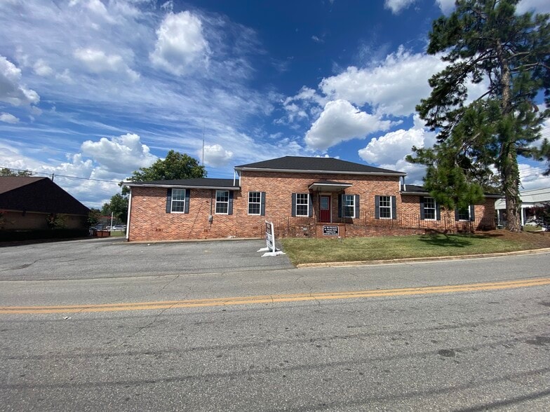 102 1st St, Cochran, GA à louer - Photo du bâtiment - Image 2 de 2