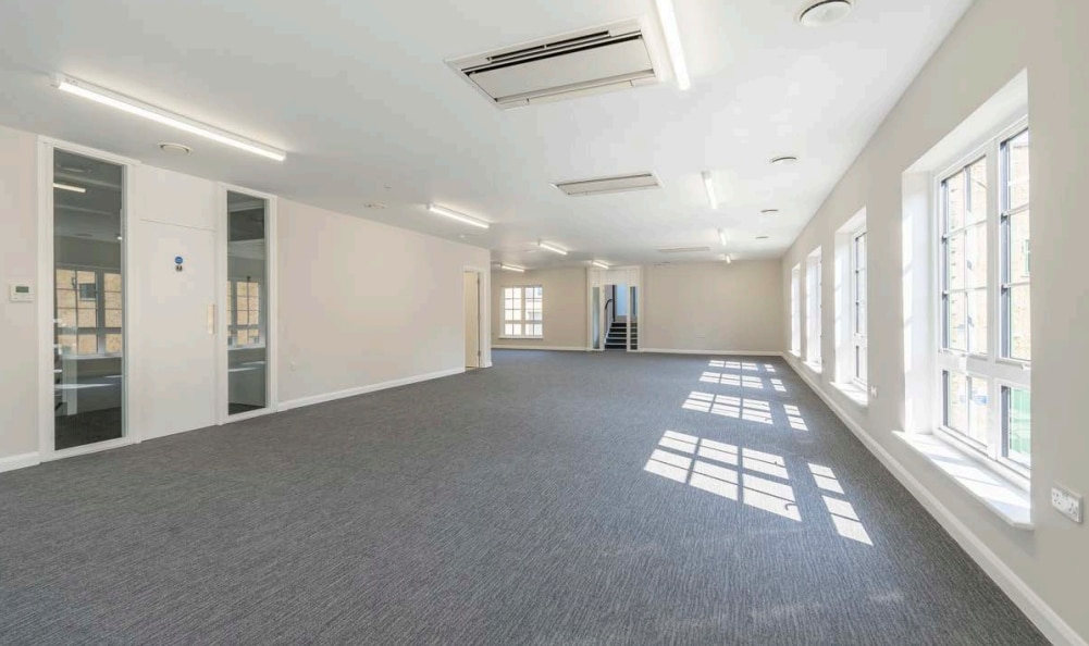 Summer Rd, Thames Ditton for lease Interior Photo- Image 1 of 1