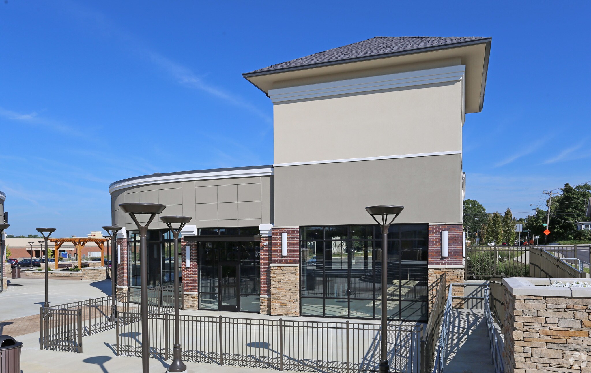 7640-7642 Beechmont Ave, Cincinnati, OH for lease Primary Photo- Image 1 of 6