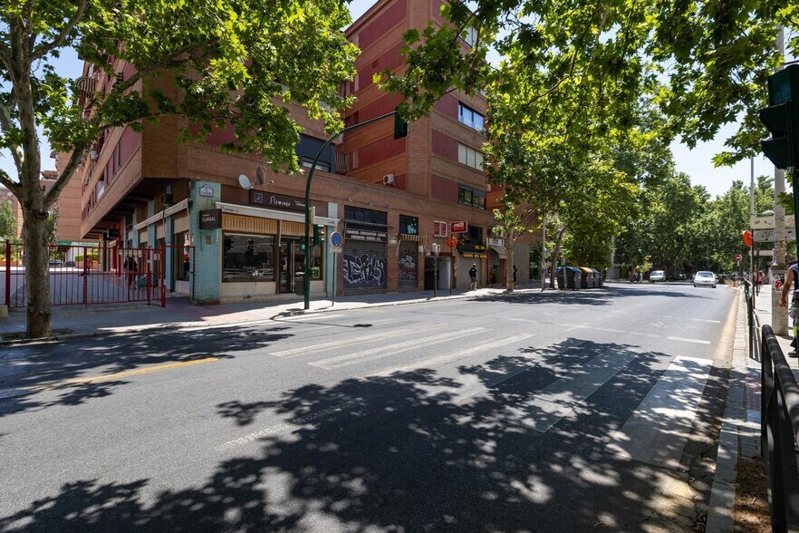 Commerce de détail dans Granada à vendre - Photo du bâtiment - Image 3 de 36