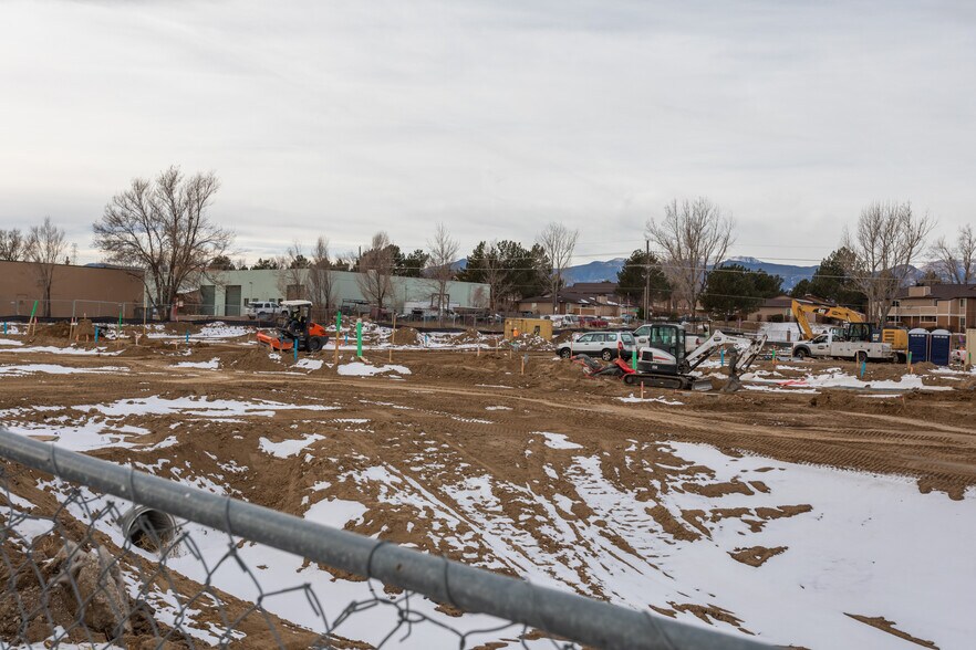 3405-3437 N Carefree Cir, Colorado Springs, CO à vendre - Photo de construction - Image 3 de 28