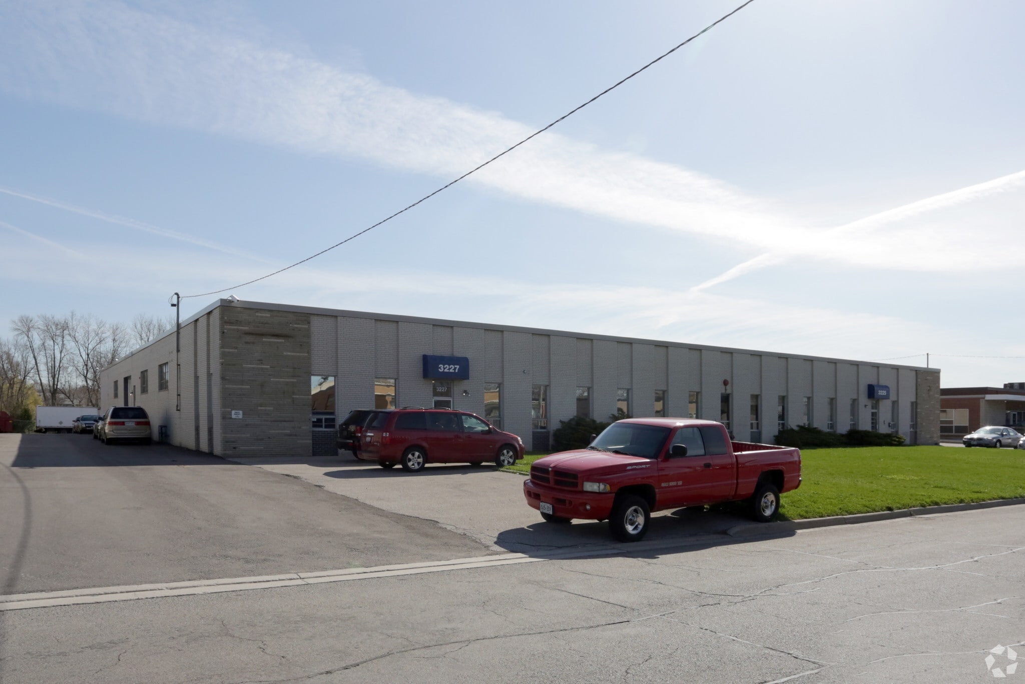 3225-3227 Lenworth Dr, Mississauga, ON for lease Primary Photo- Image 1 of 3