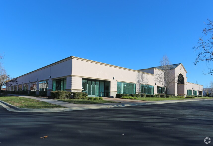 34750 Campus Dr, Fremont, CA à louer - Photo du bâtiment - Image 3 de 5