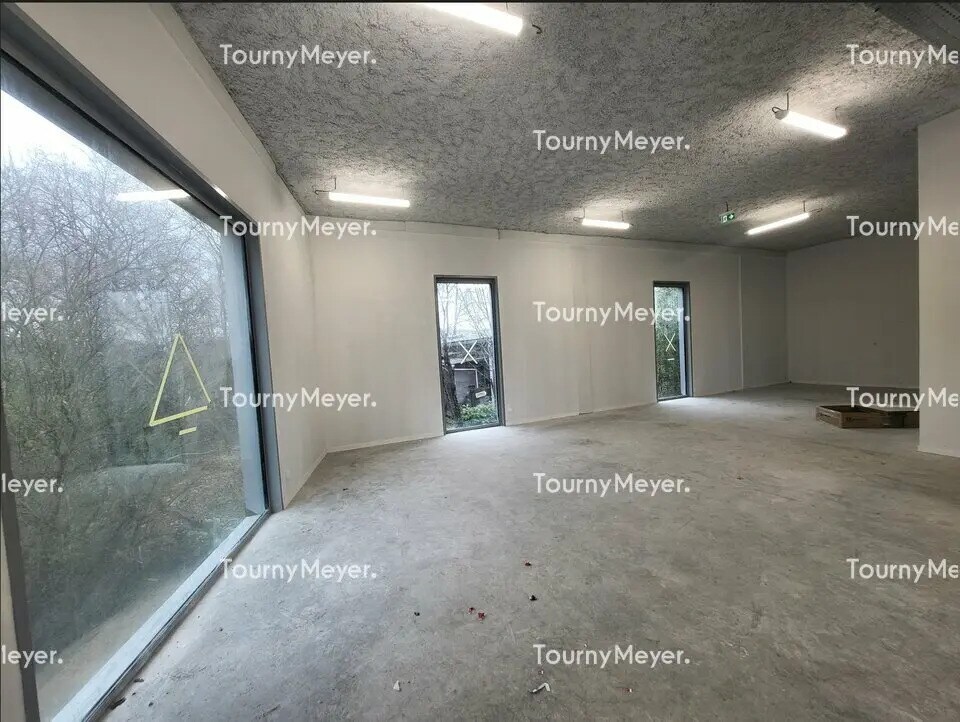 Flex in Bayonne for lease Interior Photo- Image 1 of 3