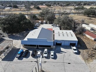 Plus de détails pour 627 2nd St, Pleasanton, TX - Industriel à vendre