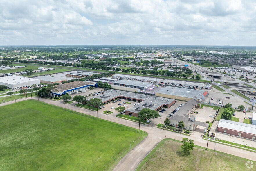 10435 Greenbough Dr, Stafford, TX à louer - Aérien - Image 3 de 21