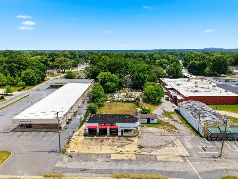 2852 Wade Hampton Blvd, Taylors, SC for sale - Building Photo - Image 3 of 11