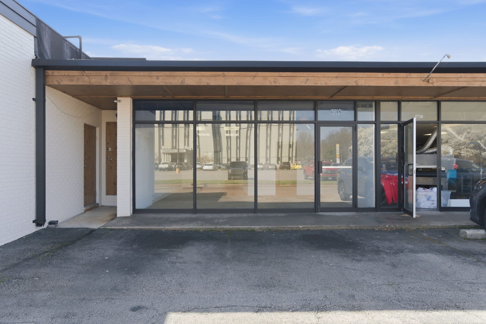 1718 E Meadowmere St, Springfield, MO à louer Photo intérieure- Image 1 de 23