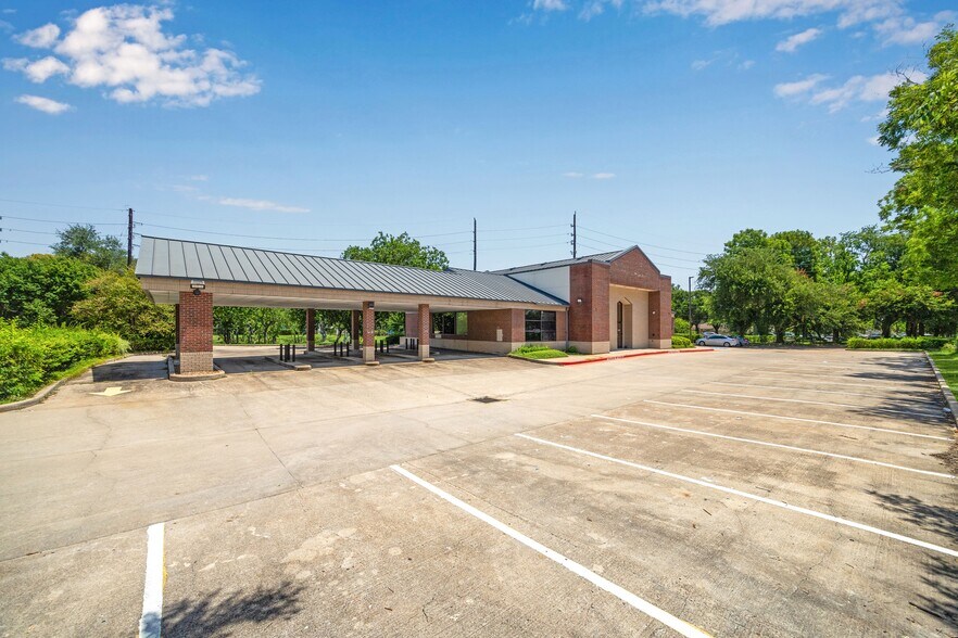 2455 Highway 6, Sugar Land, TX à louer - Photo du bâtiment - Image 2 de 10