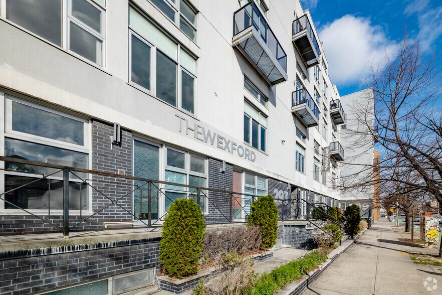 299 McGuinness Blvd, Brooklyn, NY à vendre - Photo du bâtiment - Image 3 de 6