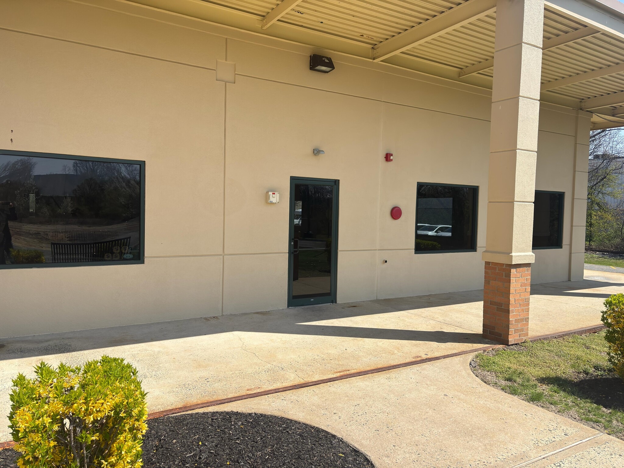 12 Stults Rd, Dayton, NJ for lease Primary Photo- Image 1 of 4