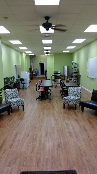 514 N 8th St, Sheboygan, WI à vendre - Photo intérieure - Image 3 de 7