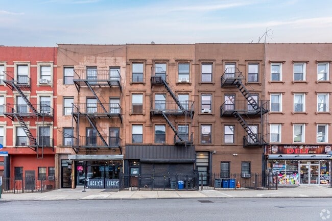 Plus de détails pour 332 Marcus Garvey Blvd, Brooklyn, NY - Multi-résidentiel aux enchères