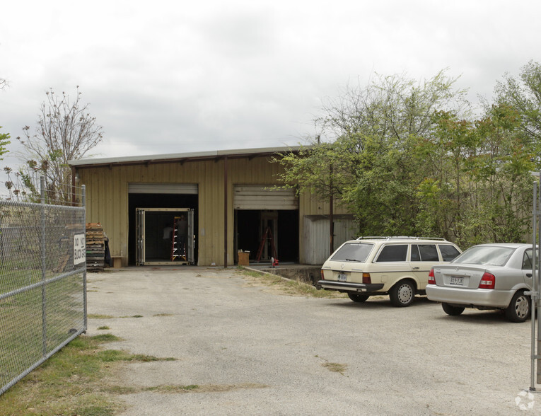 3412 4th St E, Austin, TX for lease - Building Photo - Image 2 of 4