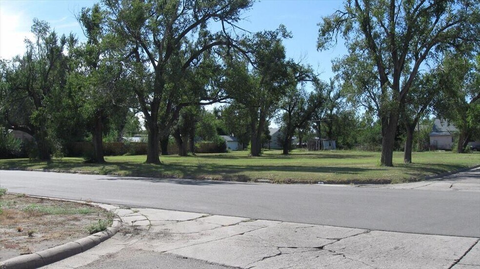 815, 817, 819 & Madison, Great Bend, KS à vendre - Photo de construction - Image 2 de 4